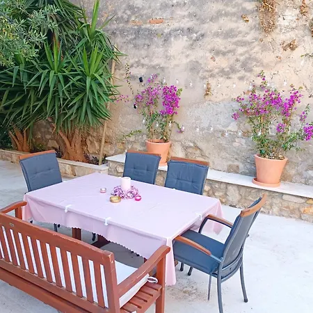 F&a Апартаменты *