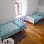 F&a *
