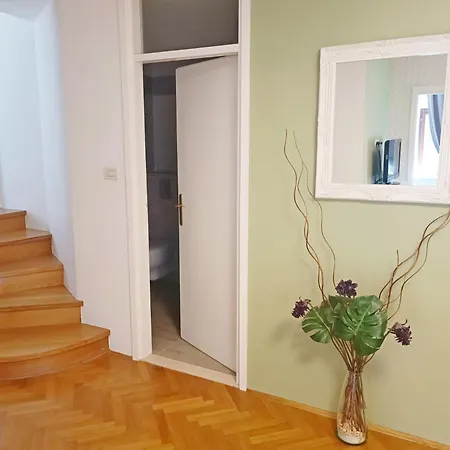 아파트먼트 F&a *